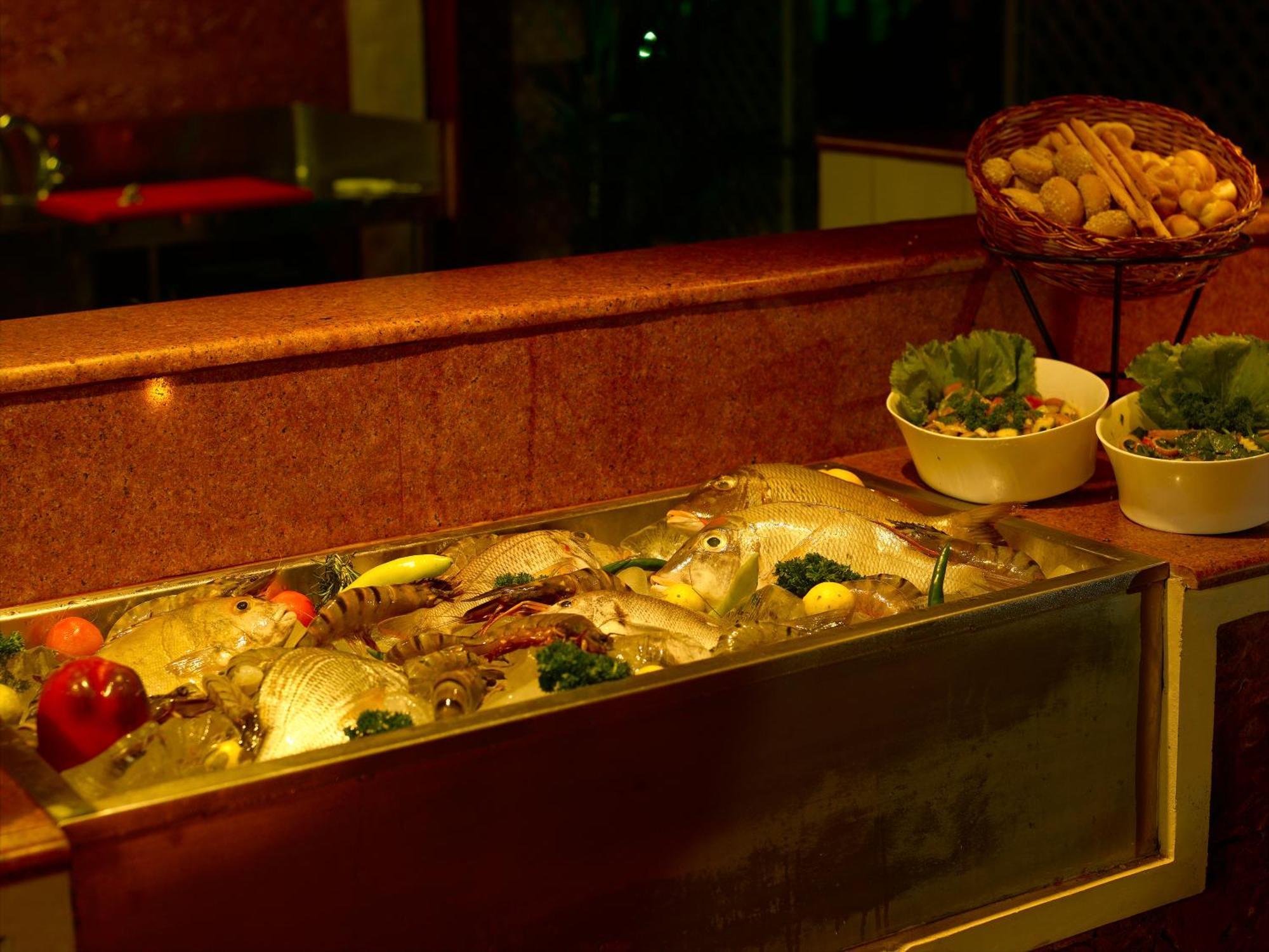 Vivanta Ernakulam, Marine Drive Kochi Étterem fotó